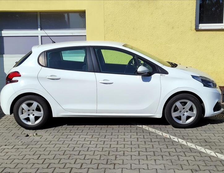 Peugeot 208 5