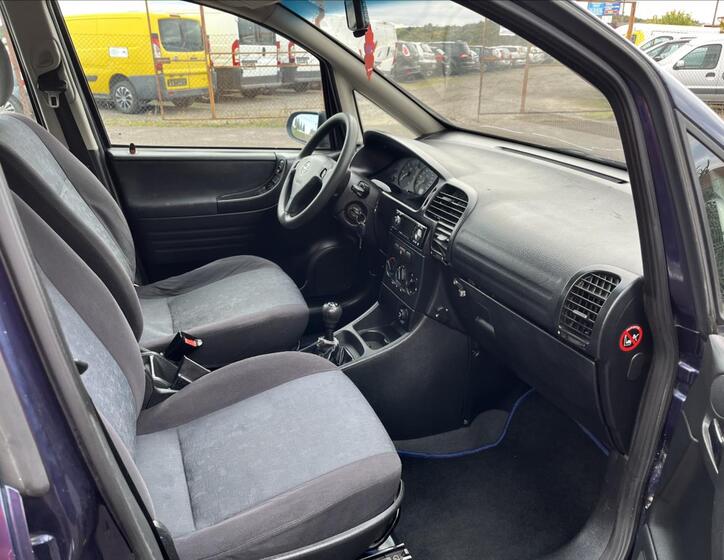 Opel Zafira 10