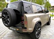 Land Rover Defender 6