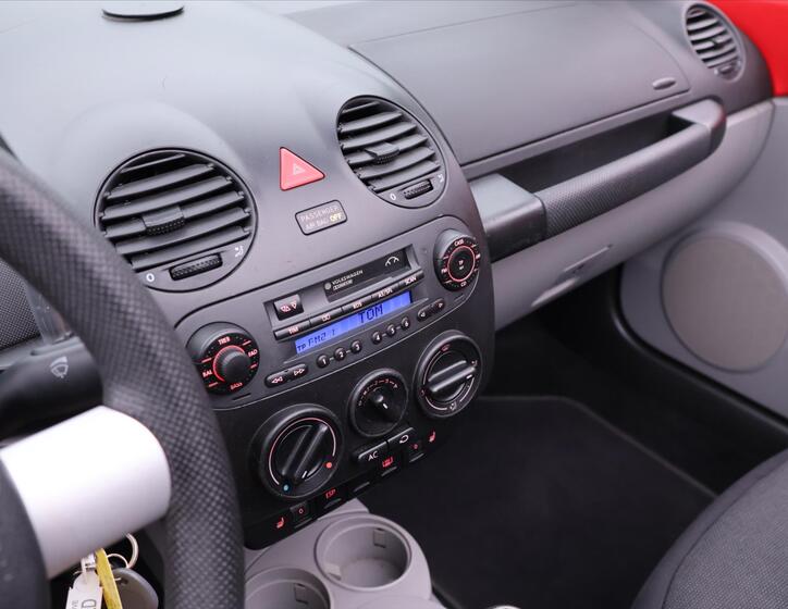 Volkswagen New Beetle 21