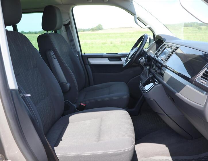 Volkswagen Multivan 14
