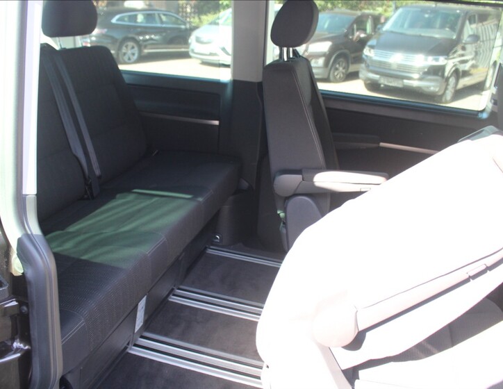 Volkswagen Multivan 11