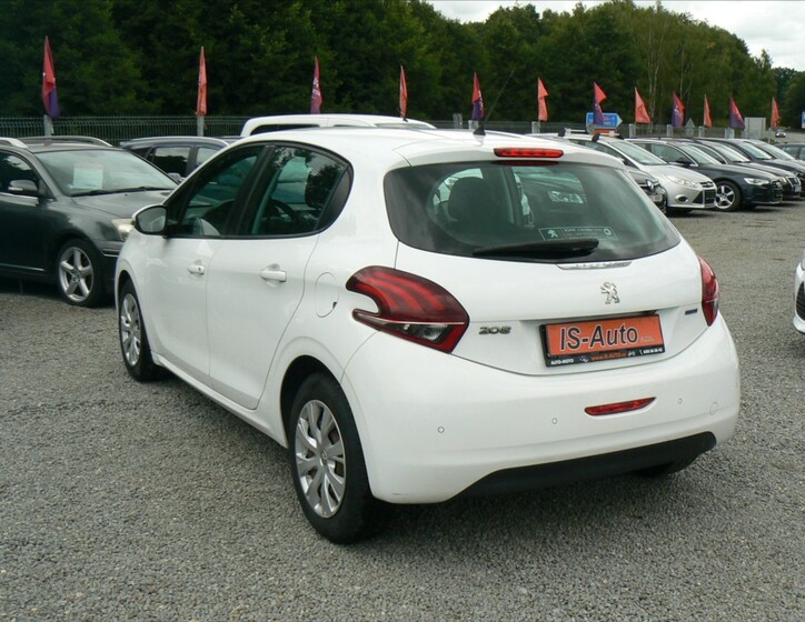Peugeot 208 5