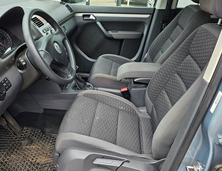 Volkswagen Touran 8