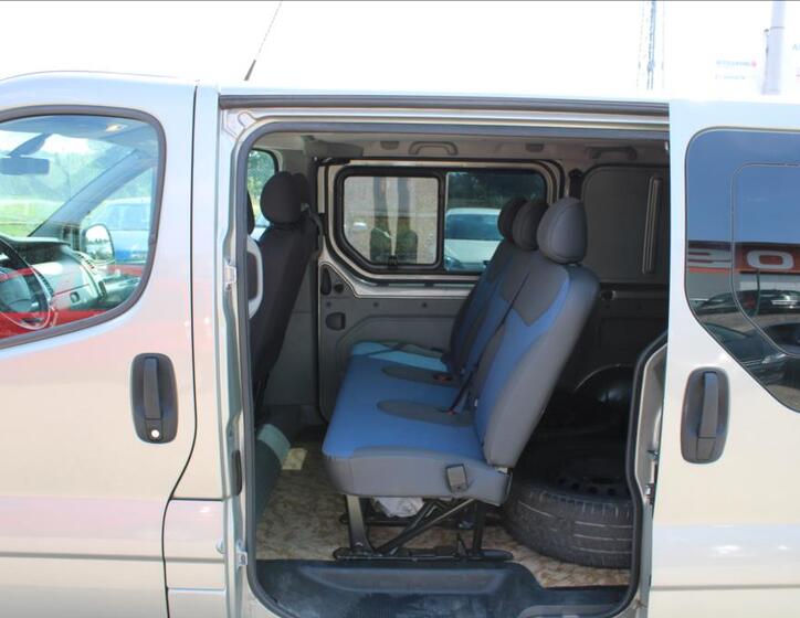 Renault Trafic 10