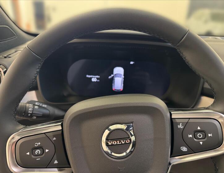 Volvo XC40 8