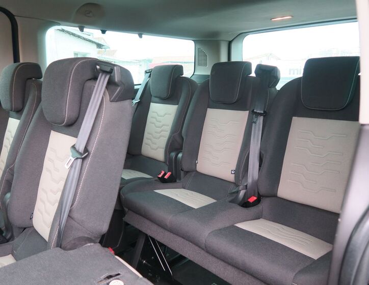 Ford Tourneo Custom 33