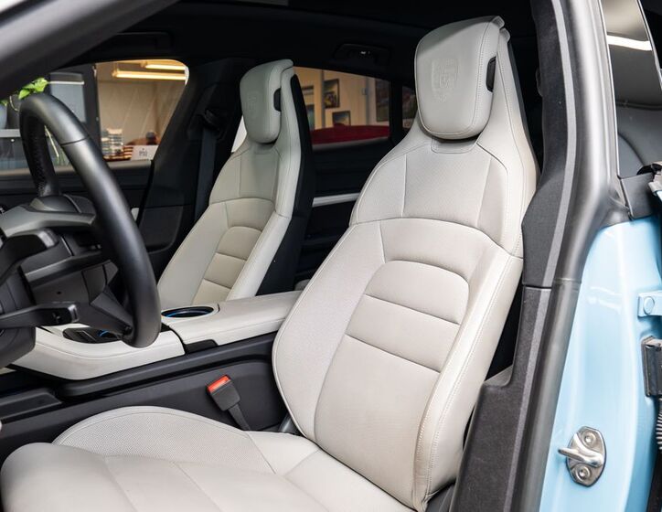 Porsche Taycan 7