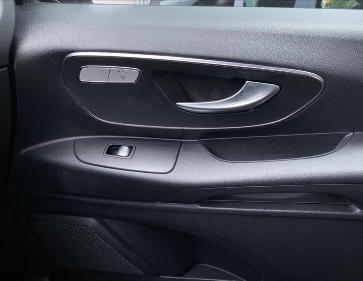 Mercedes-Benz Vito 21