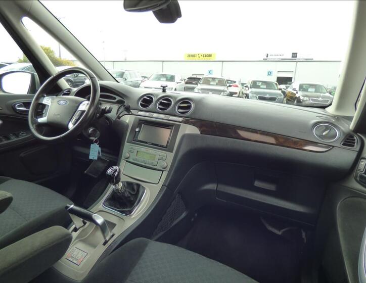 Ford Galaxy 42