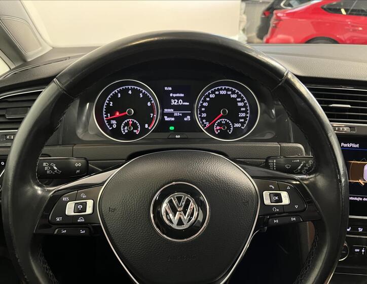 Volkswagen Golf 12