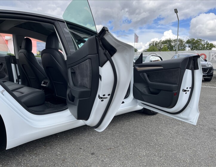 Tesla Model 3 54