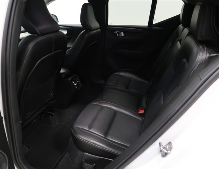 Volvo XC40 8