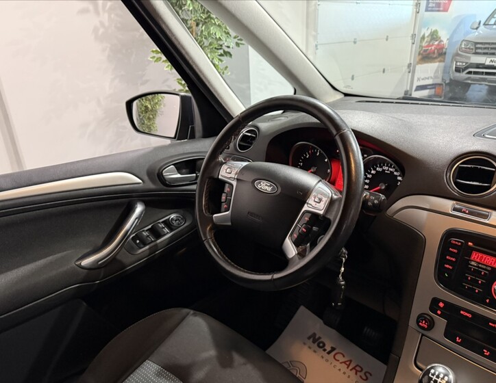 Ford Galaxy 17