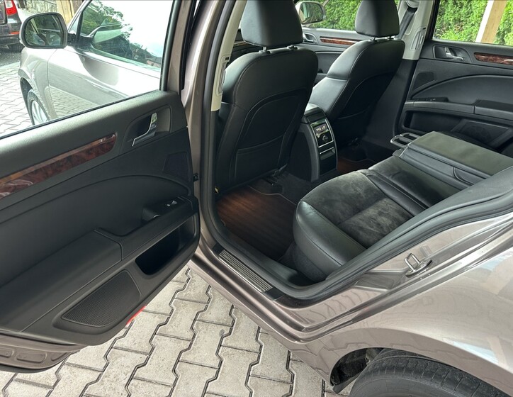 Škoda Superb 8