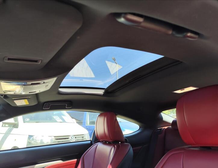 Lexus RC 300h 4