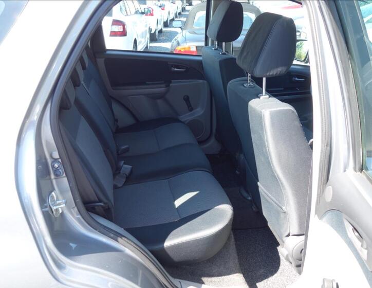 Suzuki SX4 13