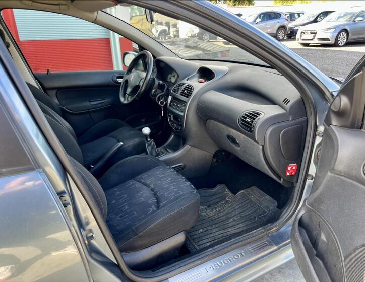 Peugeot 206 19