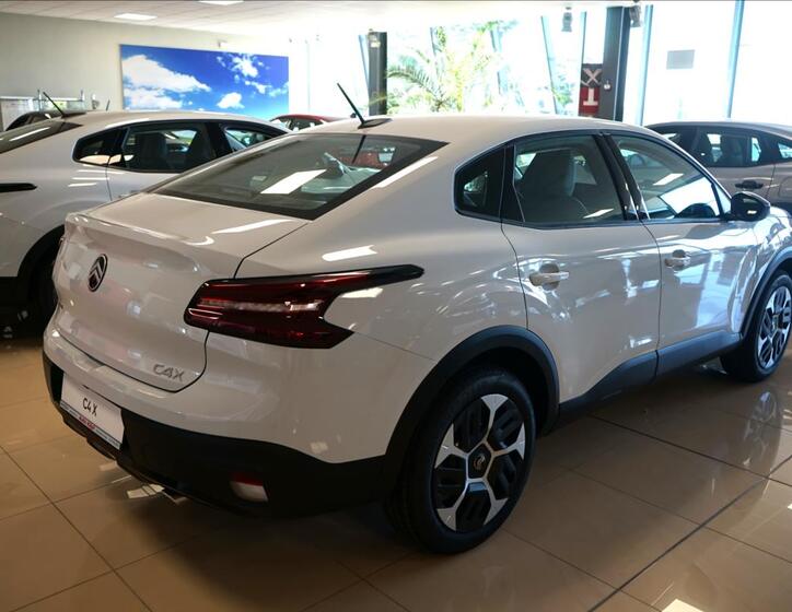 Citroën C4 X 5