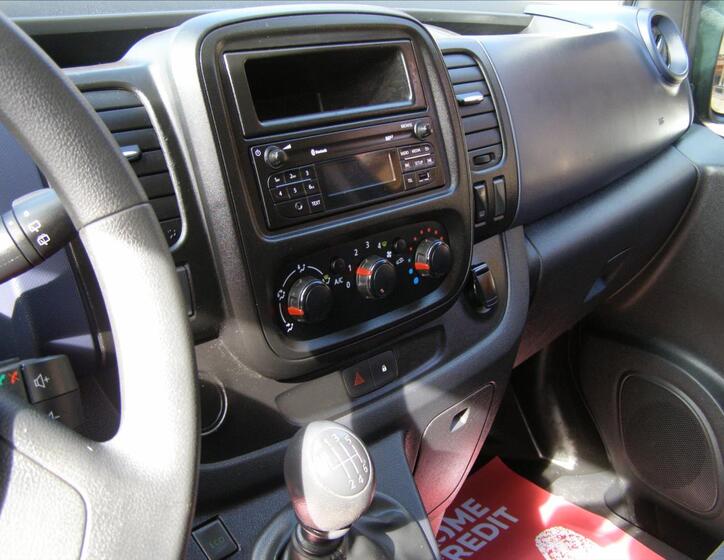Opel Vivaro 17