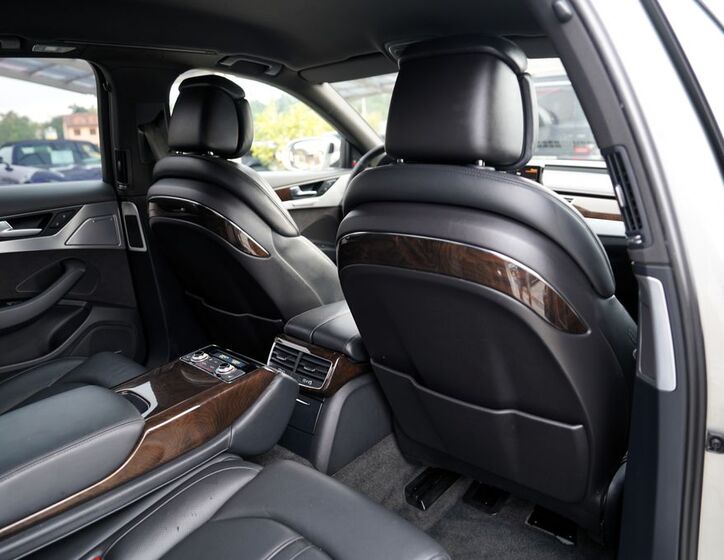 Audi A8 27