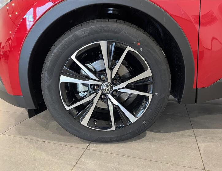 Toyota C-HR 9