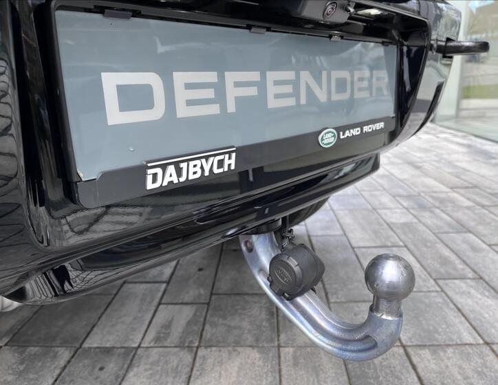 Land Rover Defender 5