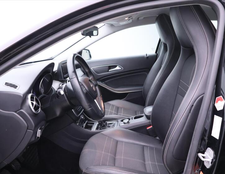 Mercedes-Benz GLA 12
