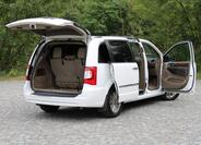 Chrysler Town & Country 13