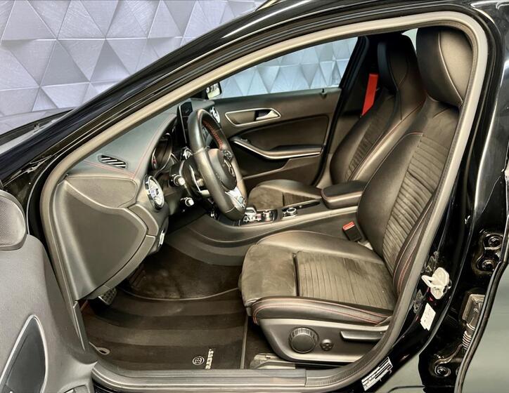 Mercedes-Benz GLA 11