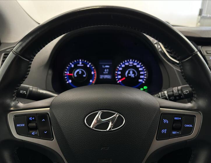Hyundai i40 13