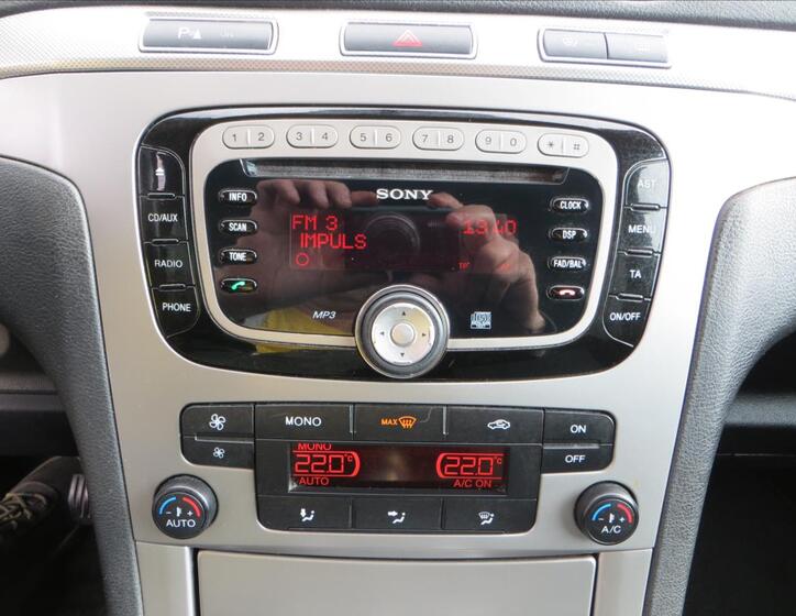 Ford Galaxy 16