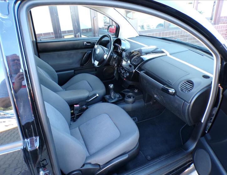 Volkswagen New Beetle 16