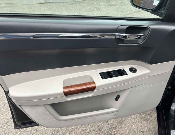 Chrysler 300C 23