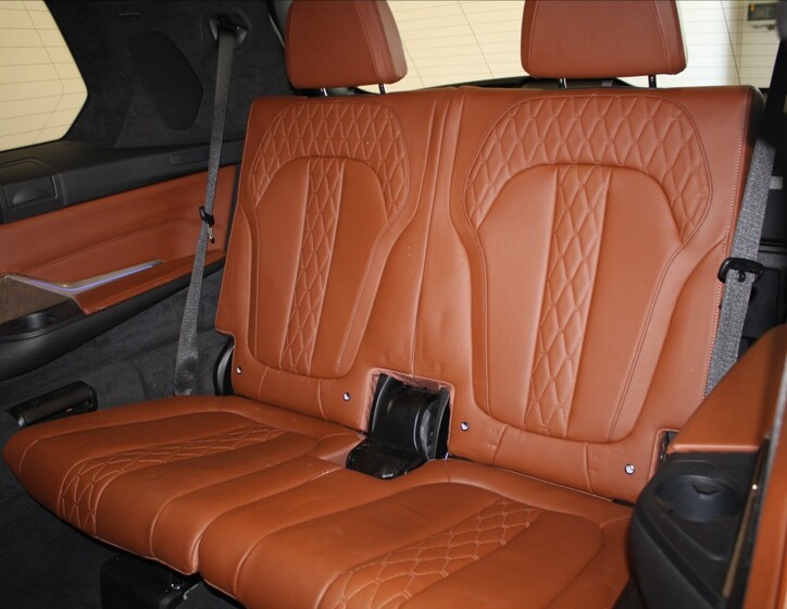 BMW X7 8