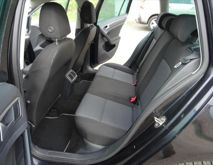 Volkswagen Golf 9