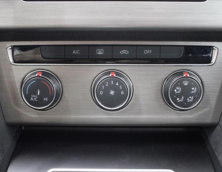 Volkswagen Passat 25