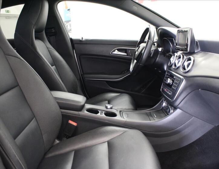 Mercedes-Benz CLA 12