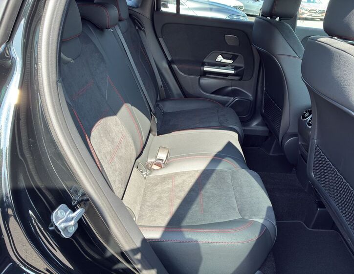 Mercedes-Benz GLA 7