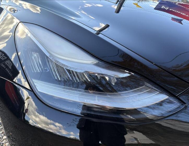 Tesla Model 3 42