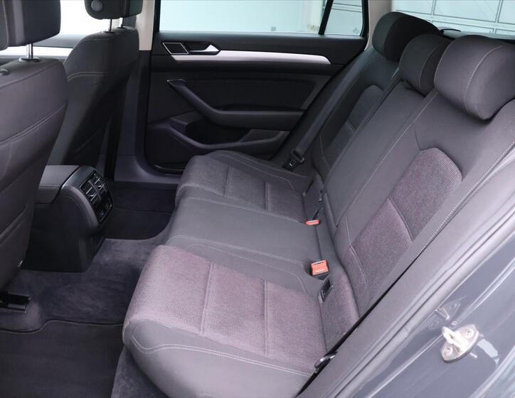 Volkswagen Passat 16