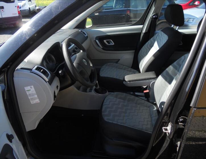 Škoda Roomster 12