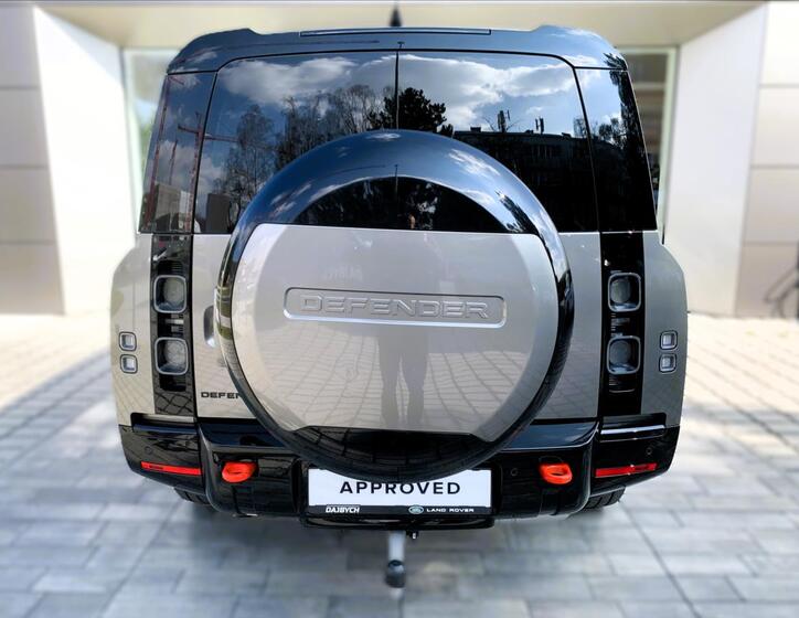 Land Rover Defender 5