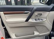 Mitsubishi Pajero 16