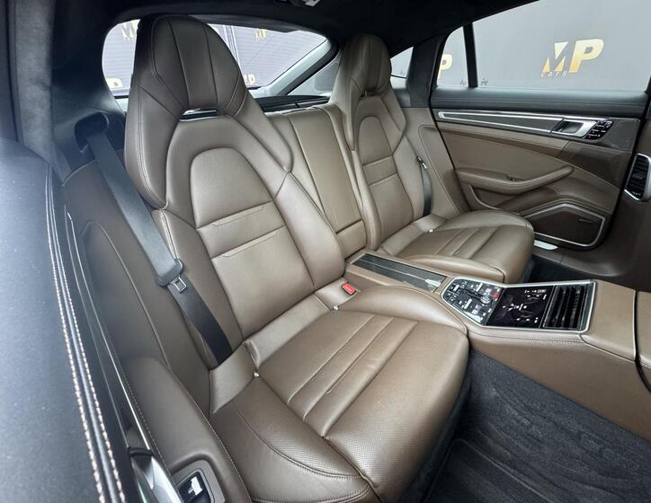 Porsche Panamera 18
