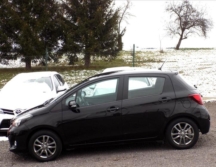 Toyota Yaris 9