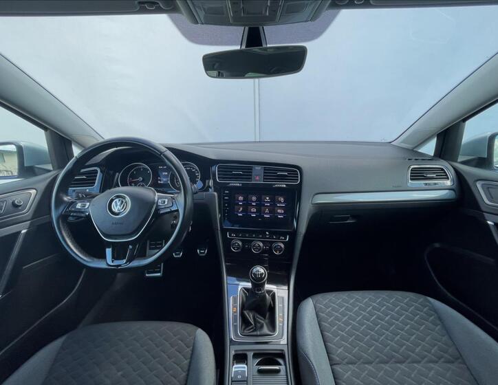 Volkswagen Golf 21