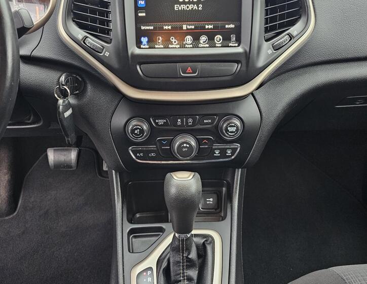 Jeep Cherokee 15