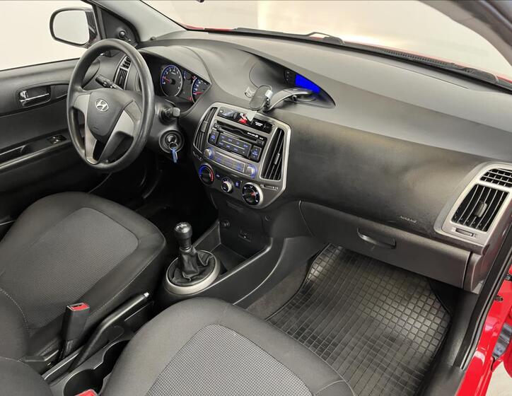Hyundai i20 15
