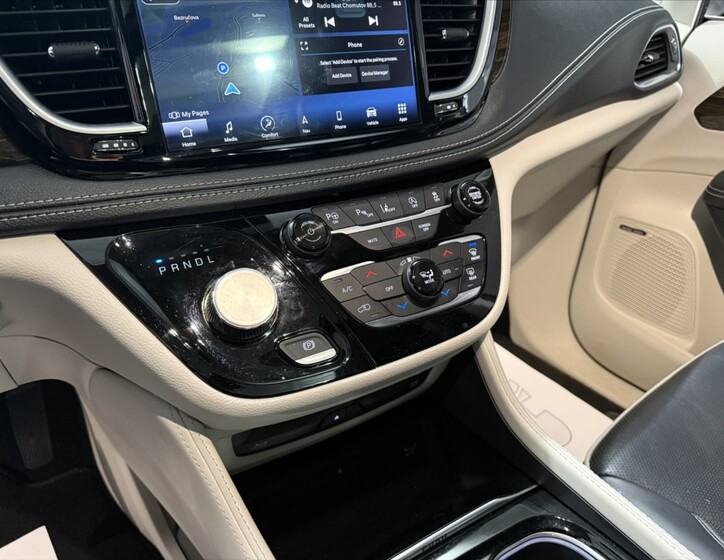 Chrysler Pacifica 15